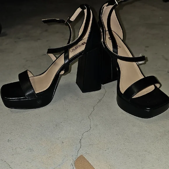 Nwot Black Platform Strappy Heels - Picture 4 of 7